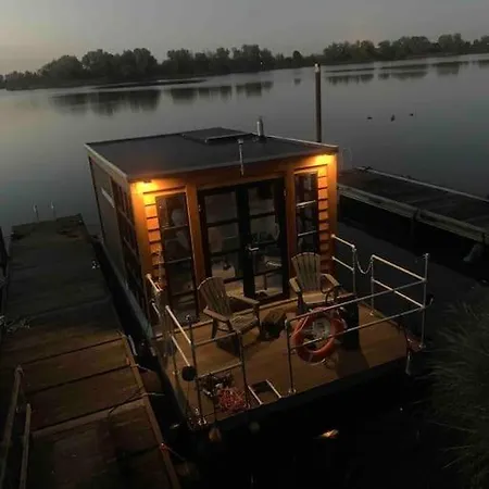 Huisbootje Waar Je Ook Mee Mag Varen * Veen