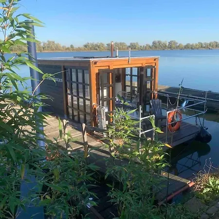 Botel Huisbootje Waar Je Ook Mee Mag Varen Veen